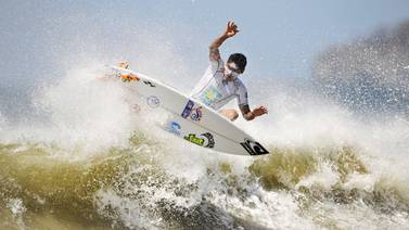 Jaison Torres gana segunda fecha del Circuito Nacional de Surf