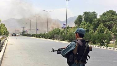 Talibanes atacan con explosivos y disparos  Parlamento afgano 