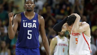 Estados Unidos cumple con victoria ante España y jugará la final de baloncesto