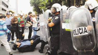 Marcha generó roce entre policía y diputados