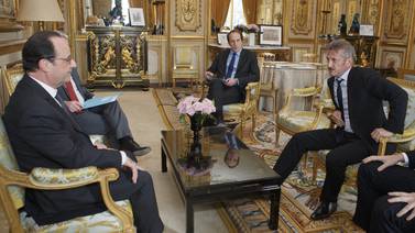 Actor Sean Penn se reúne con presidente de Francia previo a los premios César
