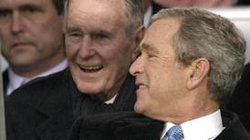 Expresidente George H.W. Bush es hospitalizado tras  sufrir caída en su vivienda