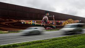 Artista brasileño pinta el grafiti más grande del mundo