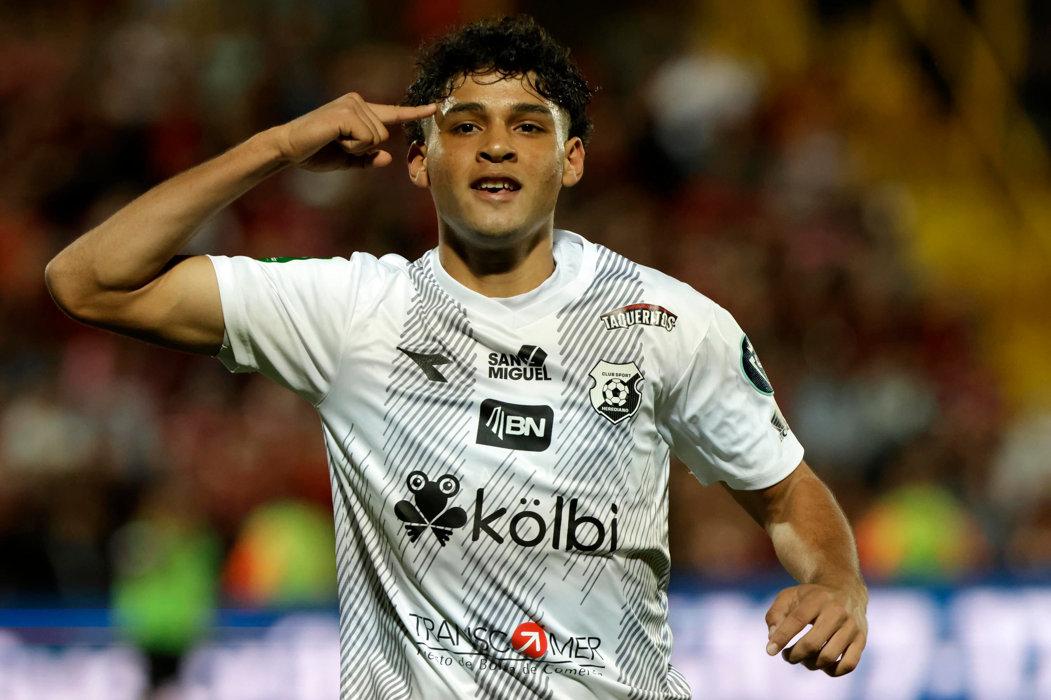 Andy Rojas marcó el gol del triunfo de Herediano de visita contra Liga Deportiva Alajuelense en febrero pasado.