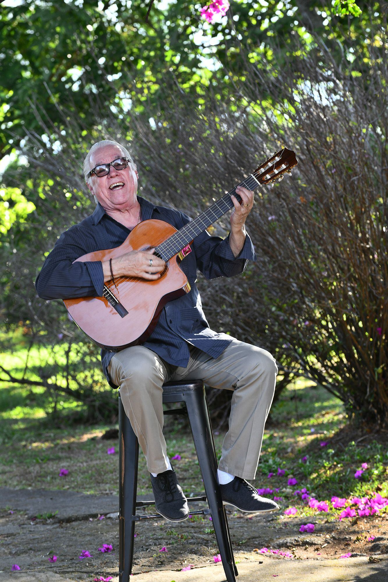 Fue en Costa Rica donde Luis Enrique Mejía Godoy dio los primeros pasos como músico.