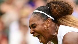 Serena Williams sufre, pero avanza en Wimbledon