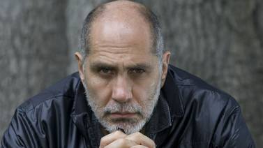 Guillermo Arriaga, escritor del filme ‘Amores Perros’, sorprende al ganar el premio Alfaguara