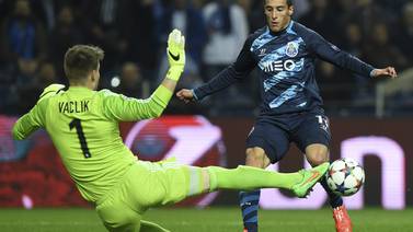 Porto allanó en casa su camino a cuartos de Champions League con goleada ante Basilea