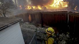California de nuevo afectada por gigantesco incendio forestal