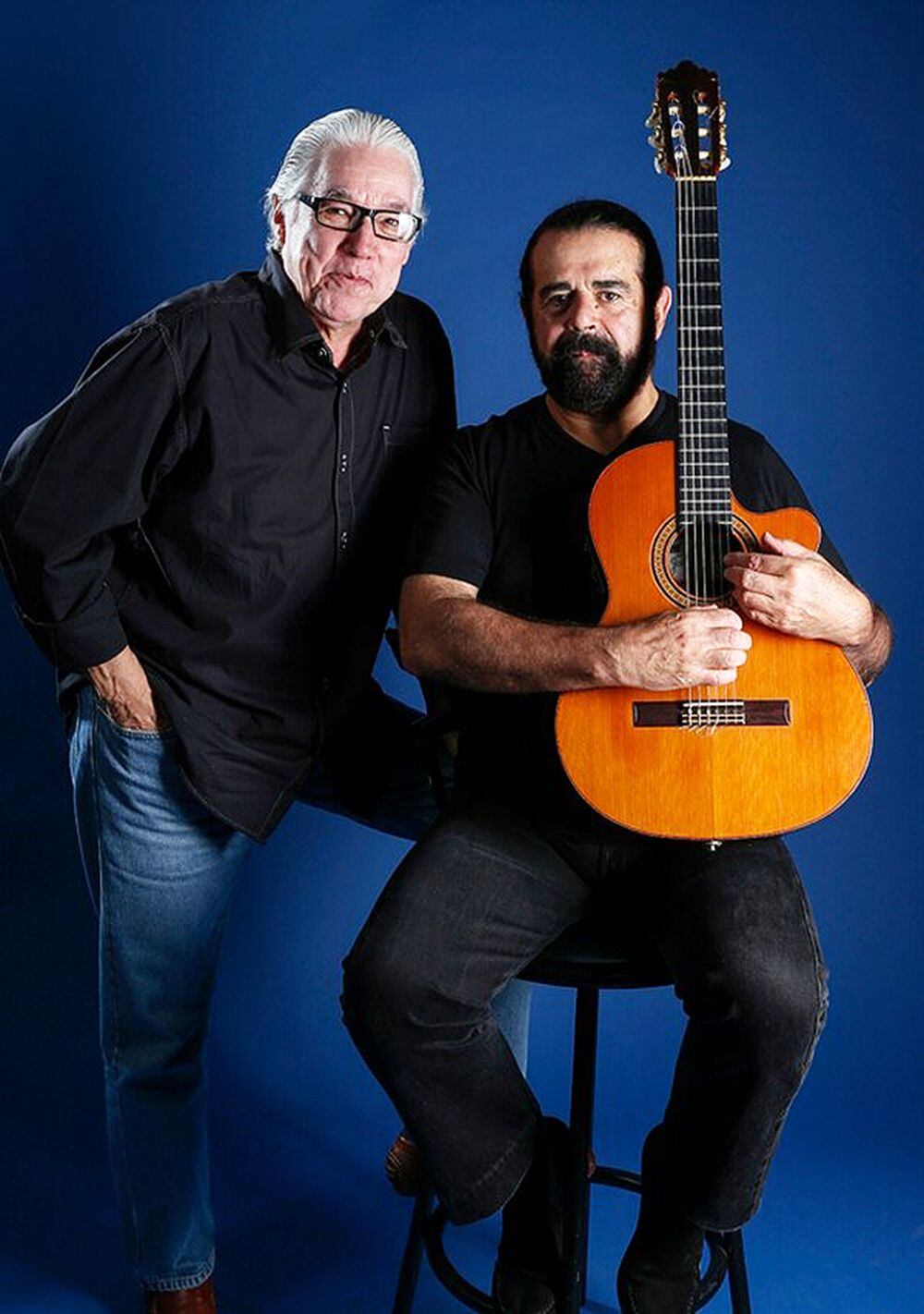 Luis Enrique Mejía Godoy y Adrián Goizueta mantienen una estrecha relación de amistad y música desde hace muchos años en Costa Rica. Foto: Archivo.