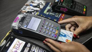 Banco Central propone bajar comisiones en pagos con tarjeta en 2023