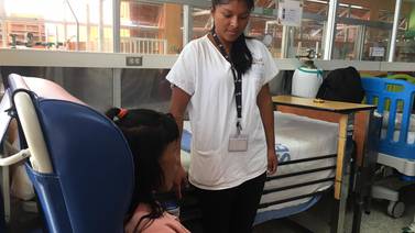 Pacientes indígenas del hospital de Turrialba reciben atención en su propia lengua