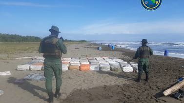 Narcos abandonan 2,6 toneladas de cocaína tras persecución policial en mar Caribe