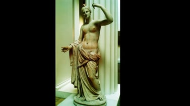 Mesero rompió dedo de estatua romana de 2.000 años 