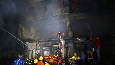 Un incendio deja al menos 56 muertos en la capital de Bangladés