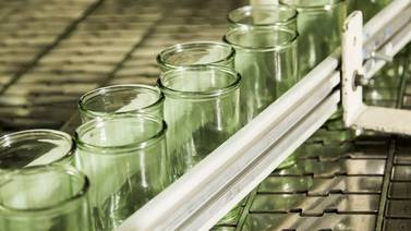 Ticos recibirán vasos nuevos a cambio de que reciclen envases de vidrio