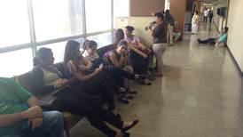 Secretarias levantaron paro en Hospital México 