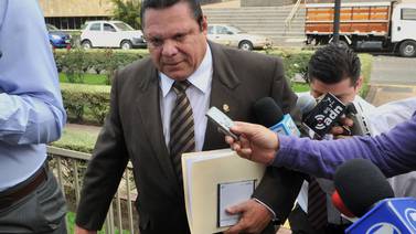Exdiputado Angulo llega a juicio con 3 años de atraso