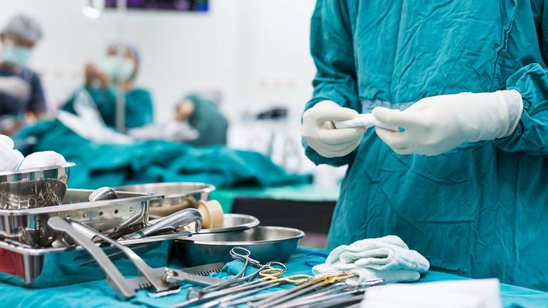 Corazones y pulmones para trasplante se desperdician por falta de pago a médicos 