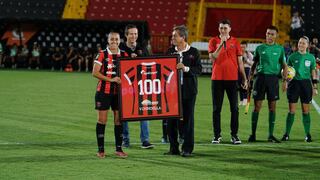 Liga Deportiva Alajuelense le hizo un homenaje a Viviana Chinchilla antes del juego contra Puerto Viejo, en el Estadio Alejandro Morera Soto.