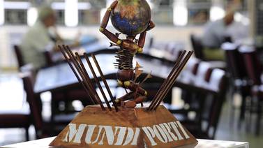 El artista costarricense Otto Apuy celebra 70 años de curiosidad con una exposición en la Biblioteca Nacional