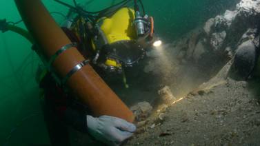 Arqueólogos hallan huesos humanos en navío holandés del siglo XVIII