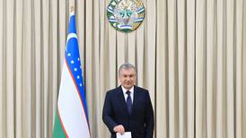 Presidente de Uzbekistán es reelecto con 80% de los votos en elecciones sin competencia