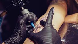 ¿Pueden los patronos exigir a los trabajadores tapar sus tatuajes? Sala IV emitió veredicto