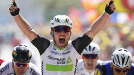 Tour de Francia arranca con dura caída de Alberto Contador en etapa que ganó Mark Cavendish 