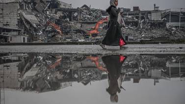 Ciudad de Turquía se tapiza de contenedores un año después de mortal terremoto