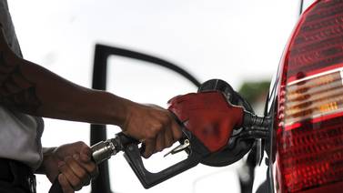 Gasolina súper bajaría ¢25 por litro en junio