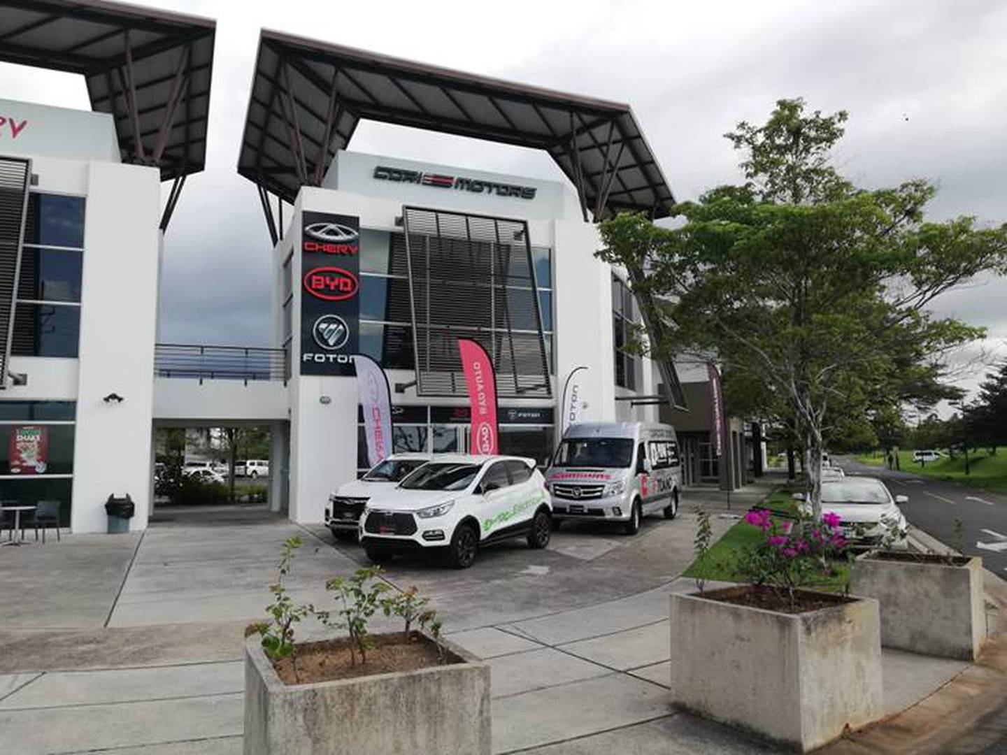 La agencia Cori Motors abrió, en octubre del 2020, una sucursal en Liberia para la venta de vehículos BYD, Chery y Foton. Foto: Cortesía Cori Motors.