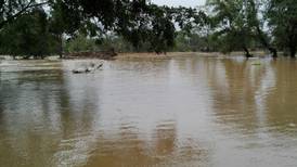 200 casas anegadas por desbordamiento de ríos en Upala 