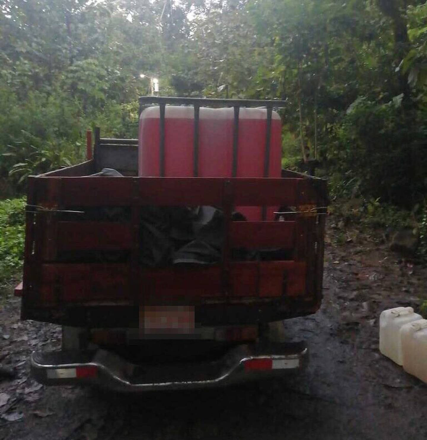 Este vehículo fue encontrado cargado con combustible cerca de la toma de Recope. Foto MSP.