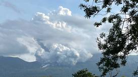 Erupción del Rincón de la Vieja deja peces muertos, lodo volcánico y olor azufre