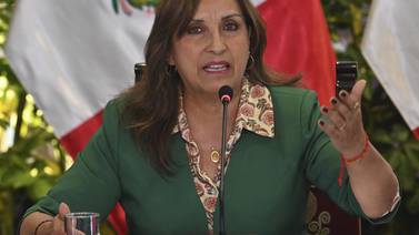 Fiscalía amplía investigación a presidenta de Perú por presunto lavado de activos