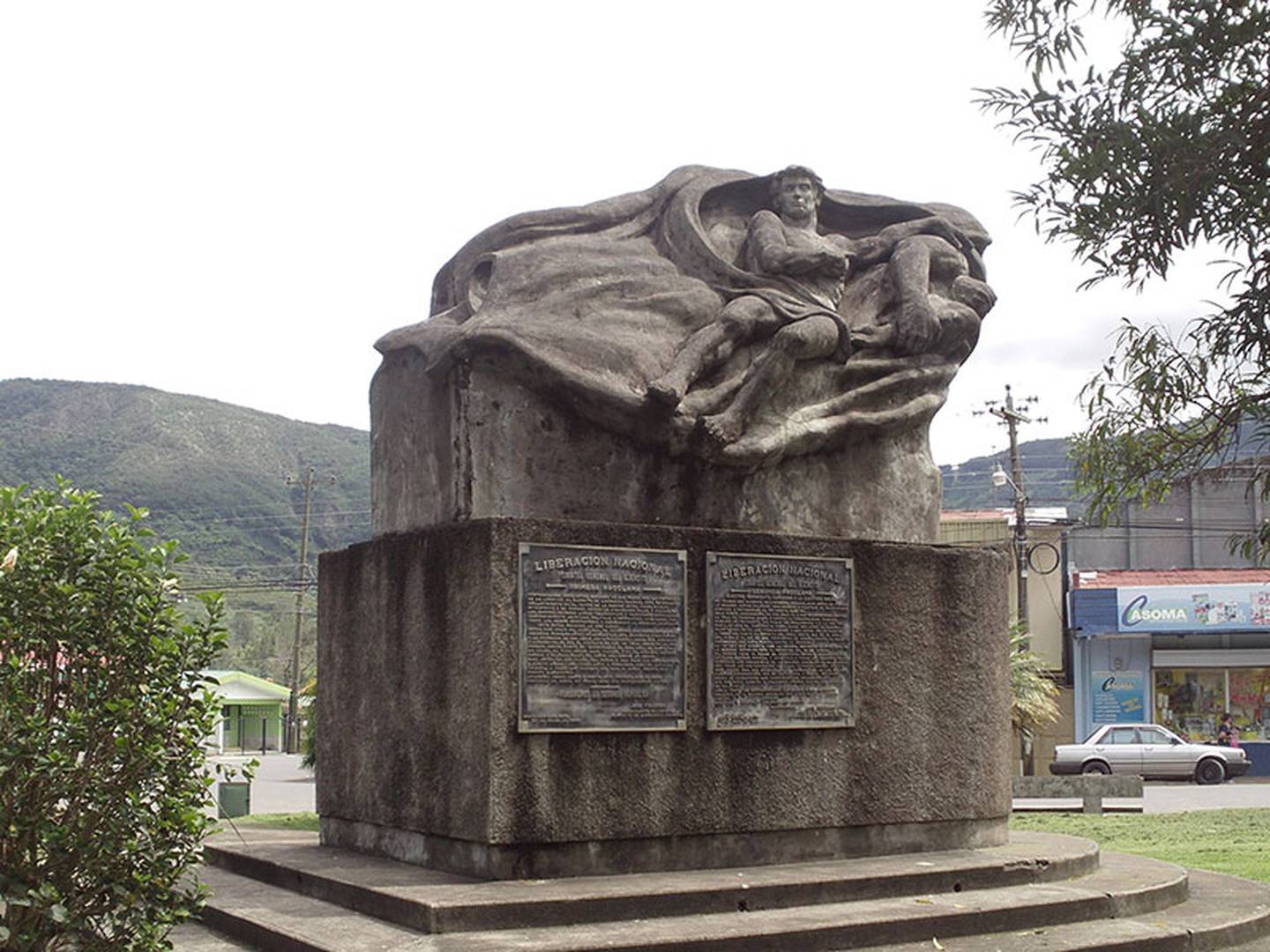 El Monumento a los caidos de ambos bandos fue develado en 1973.