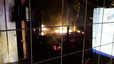 Desconocidos intentan quemar casa donde mataron a cinco personas en Pococí