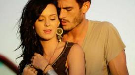 Modelo masculino acusa a Katy Perry de acoso sexual