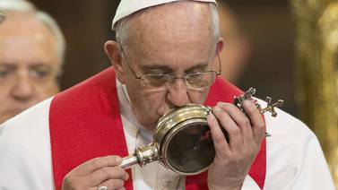 Papa realiza 'a medias' un milagro en Nápoles