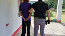 Dos jóvenes presos por amputarle un dedo de cada mano a una mujer en aparente disputa narco
