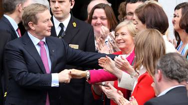 Enda Kenny reelecto primer ministro de Irlanda tras largas negociaciones