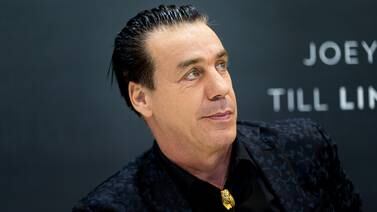 Till Lindemann, vocalista de Rammstein, sale de cuidados intensivos y le descartan coronavirus