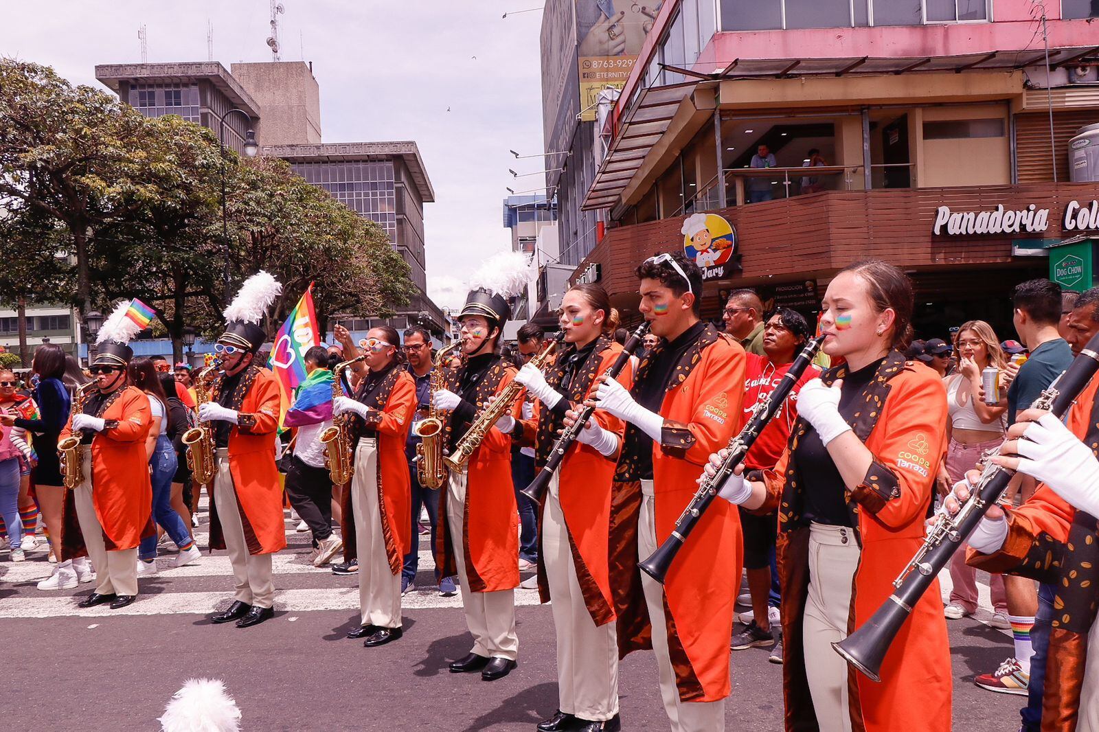 Varias bandas musicales acompañaron la Marcha de la Diversidad 2023. 