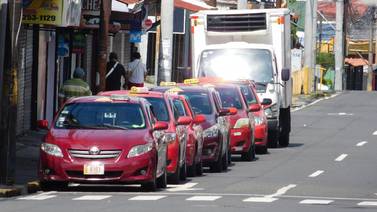CCSS perdonaría multas e intereses a 8.000 taxistas 