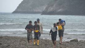 Náufragos ecuatorianos llevan más de un mes varados en la isla del Coco