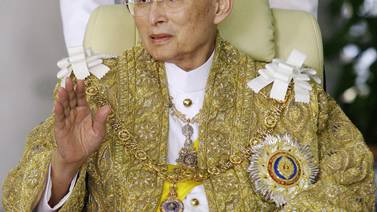Fallece Bhumibol       Adulyadej, rey de una nación dividida: Tailandia