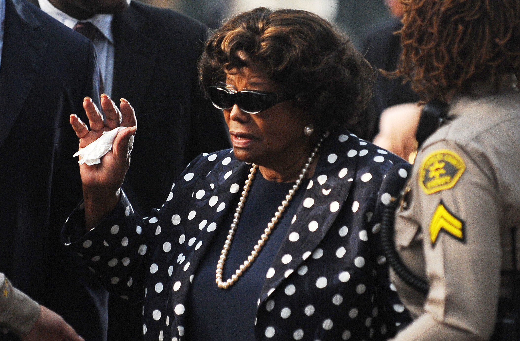 Bigi Jackson, hijo menor de Michael Jackson, ha presentado una demanda contra su abuela, Katherine Jackson, para evitar que utilice parte del dinero heredado del difunto cantante en una disputa legal en curso.
