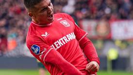 Manfred Ugalde consigue su primer gol de la temporada con el Twente