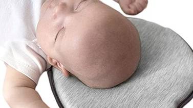 Almohadas moldeadoras de cabeza para bebés pueden causar muerte súbita